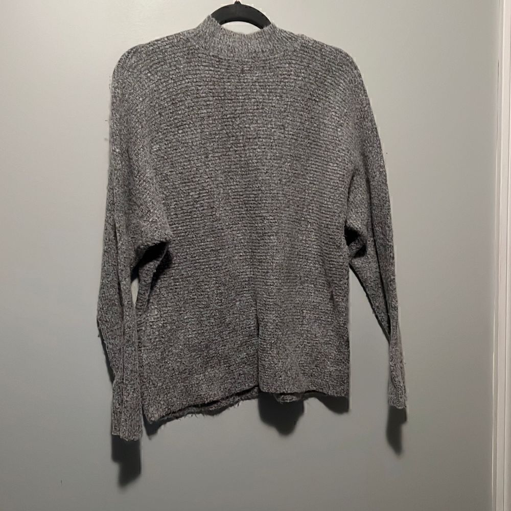 Sweater    - Picture 5 of 5